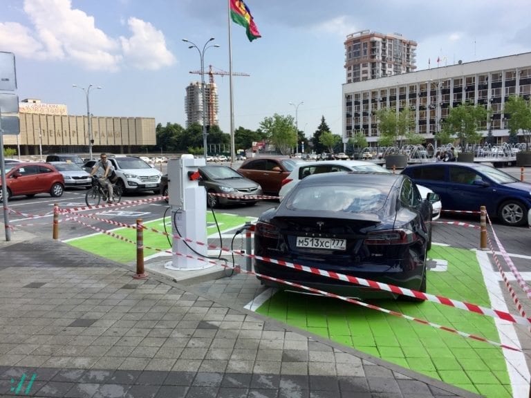 В Краснодаре установлена первая заправочная станция для электромобилей
