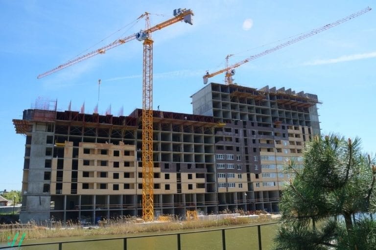 Администрация Краснодара может получить иск в 600 млн руб. от застройщика многоэтажки на берегу Карасуна