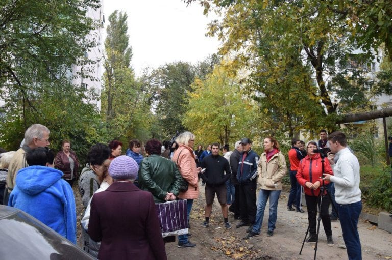 В Краснодаре жильцы микрорайона ХБК протестуют против вырубки деревьев