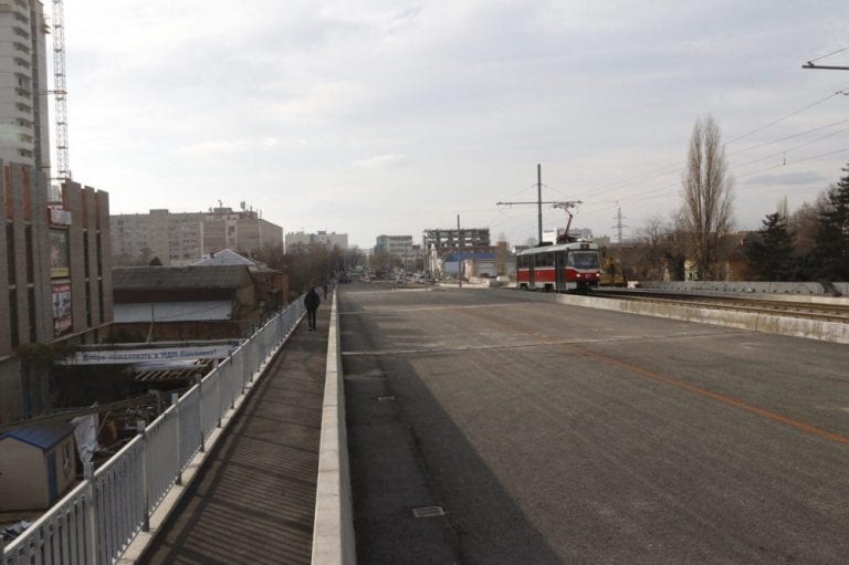 В Краснодаре открыли для движения Садовый мост — краснодарцы оценили ремонт путепровода