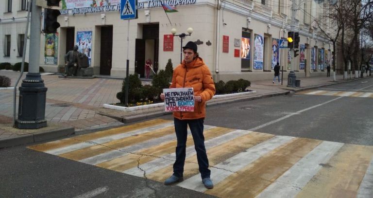 Гражданские активисты вышли на одиночные пикеты в Краснодаре