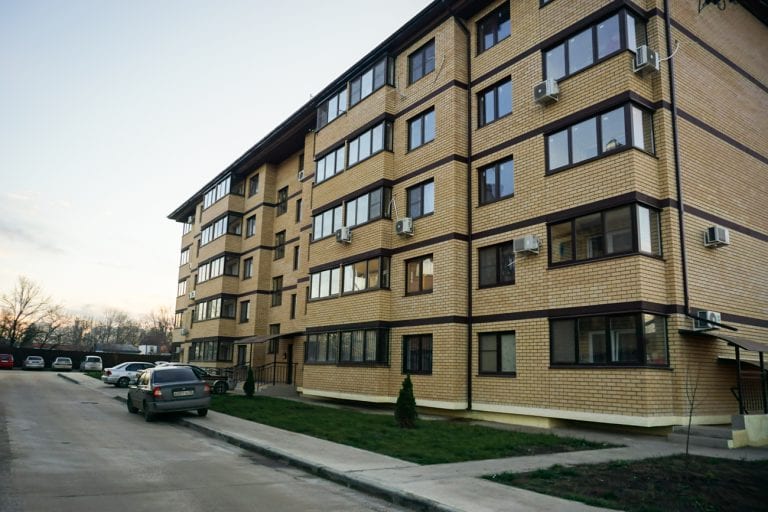 Застройщик жилых комплексов Новознаменского прокомментировал пикет жителей района против плохой инфраструктуры