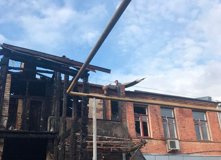 В Краснодаре будут ремонтировать сгоревший летом дом по улице Рашпилевской