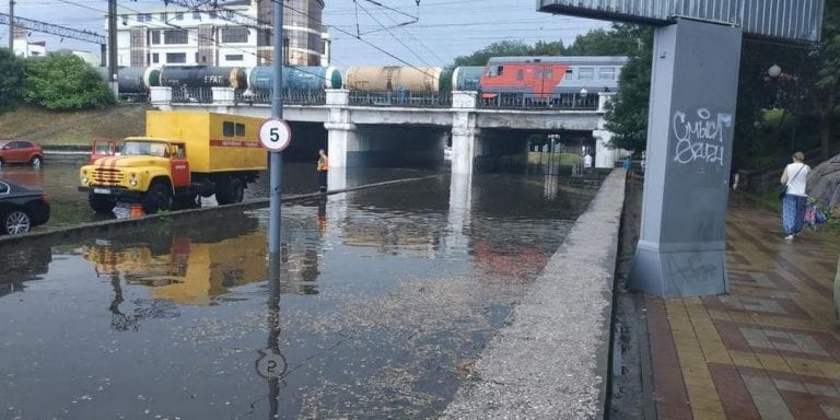 После очередного дождя улицы Краснодара оказались под водой