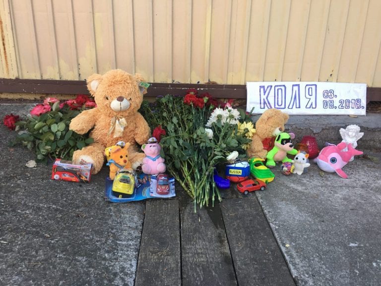 Власти Сочи сняли с себя вину за гибель утонувшего в ливневке мальчика