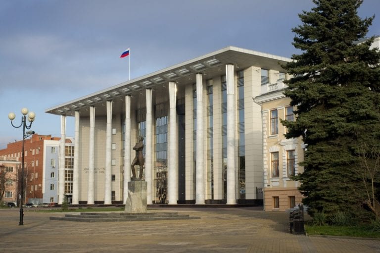 В Краснодаре задержали пикетирующих перед крайсудом дольщиков