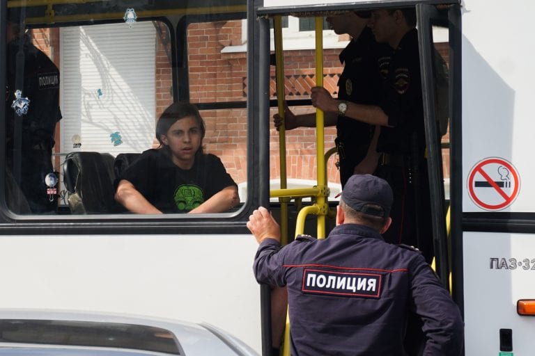 Путин подписал закон о штрафах за вовлечение детей на митинги
