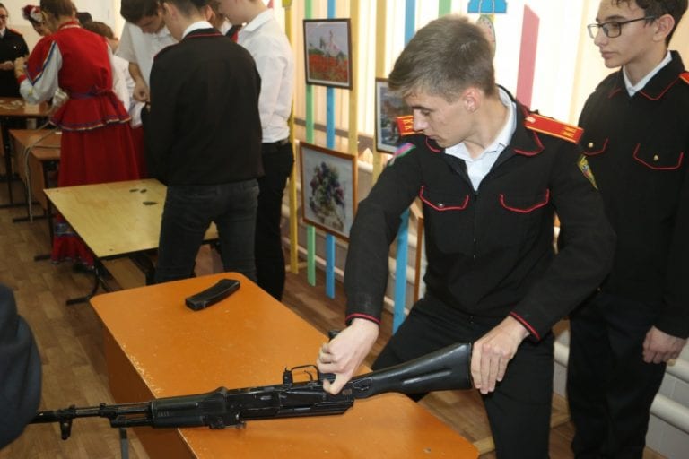 В Динском районе из школы сделали казачью образовательную организацию