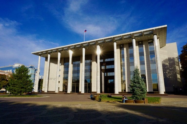Суд продлил арест обвиняемым в жестоком убийстве в Псебае