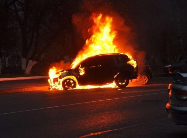 В Сочи мужчина поджег шесть автомобилей