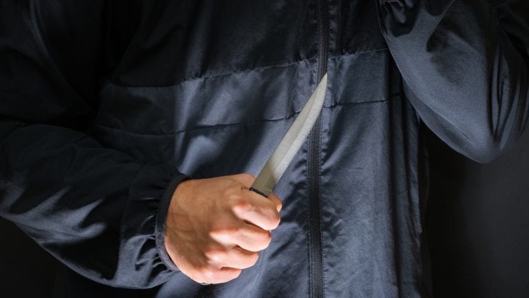 В Калининском районе мужчину осудили на 8,5 лет за похищение девушки