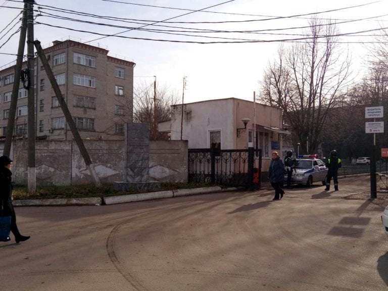 На Кубани эвакуируют школы и больницы