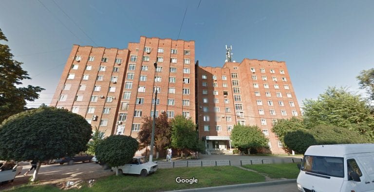 В Армавире женщина погибла после падения из окна общежития