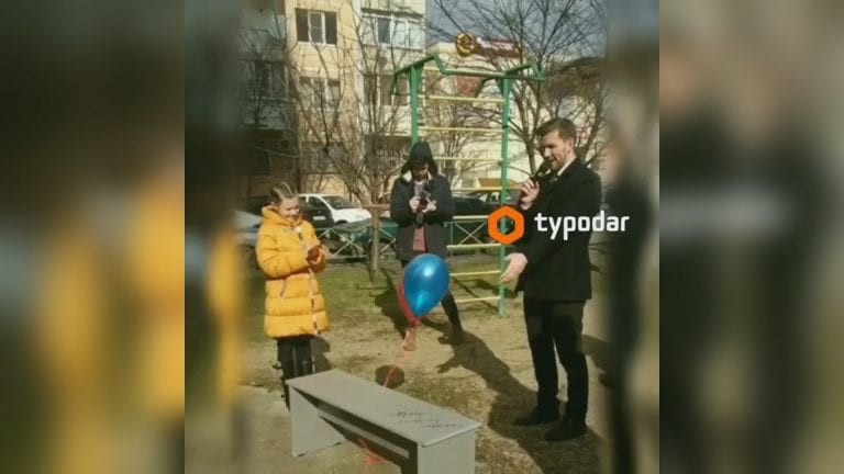 В Краснодаре торжественно открыли лавочку
