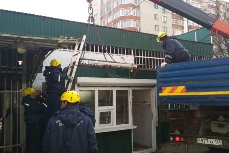В Краснодаре снесут рынок в районе Бургасской и Стасова