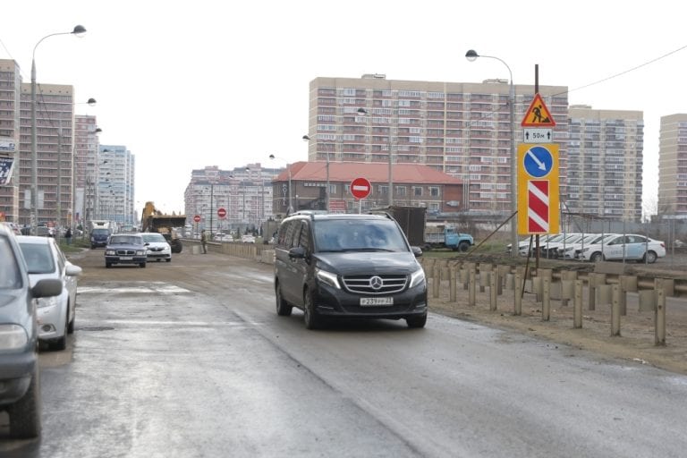 В Краснодаре восстановлено движение по улице Петра Метальникова