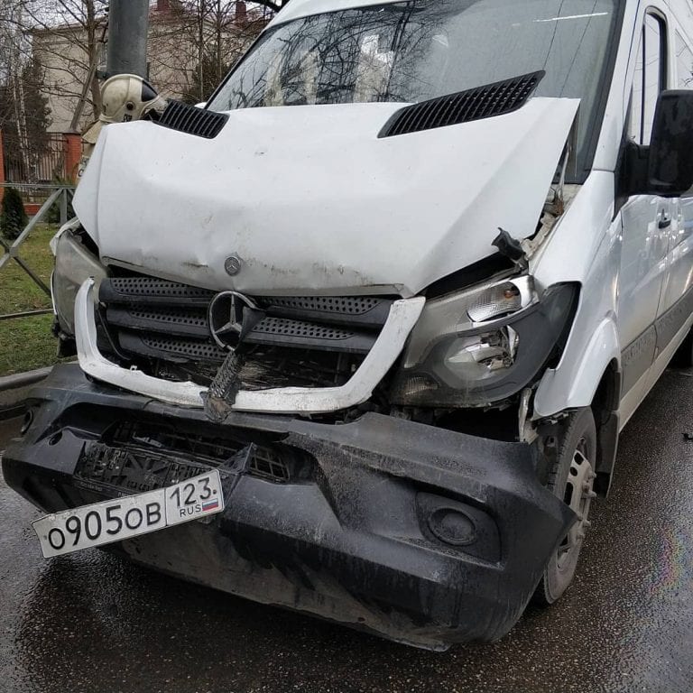 В Краснодаре при столкновении двух маршруток пострадали четыре пассажира