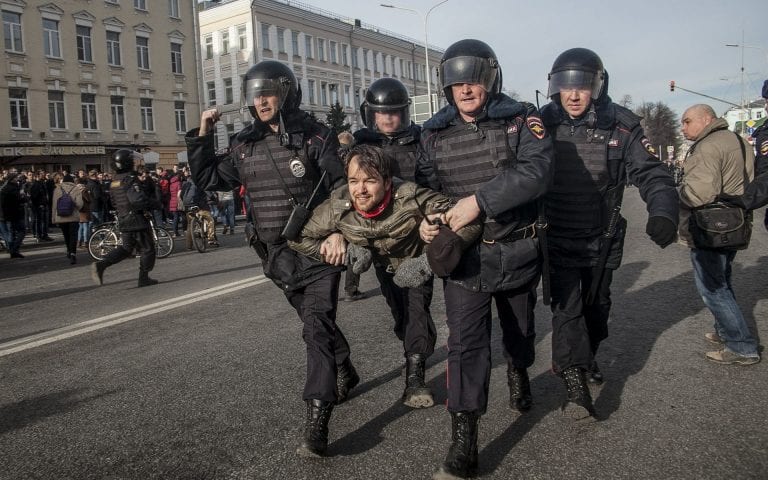 По статье об экстремизме в 2018 году прошли почти 100 школьников и студентов