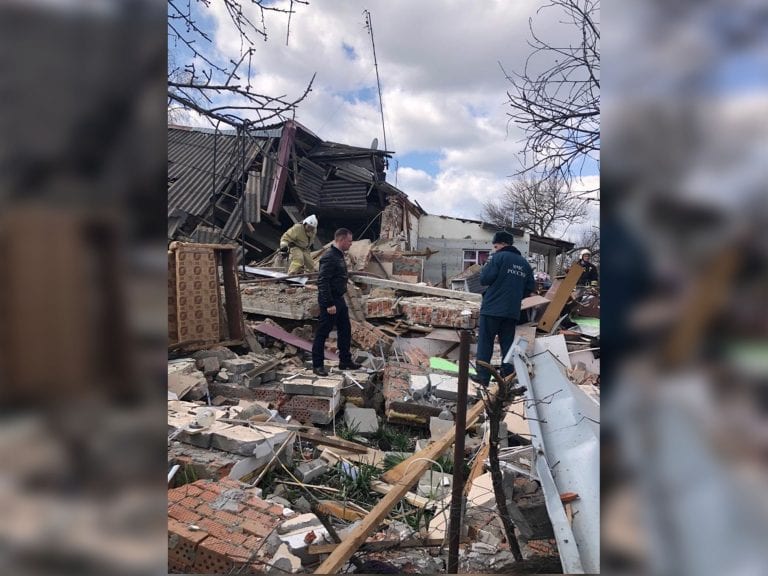 В Тимашевске взрыв газа разрушил дом