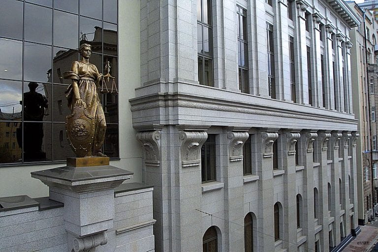 Верховный суд отказался принимать иск Гудкова и Федотовой об отмене закона об оскорблении власти