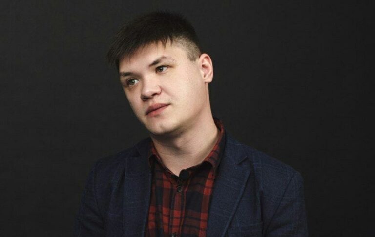 Суд возобновил уголовное дело об участии в «нежелательной организации» против краснодарского журналиста Александра Савельева за интервью с активисткой