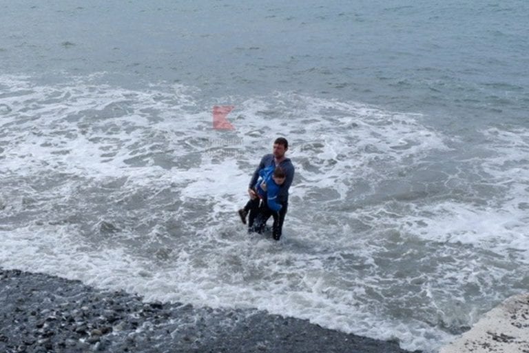В Сочи мужчина спас тонущего в море ребенка