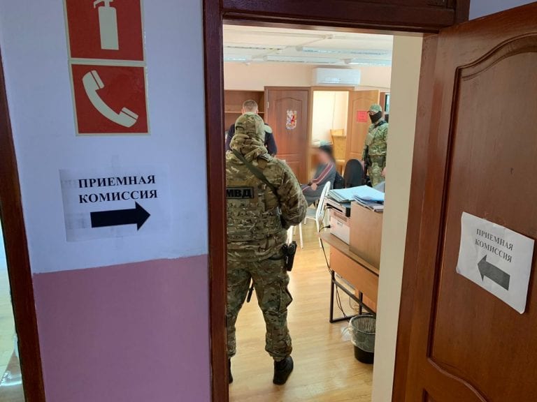 На Кубани у секретарей приемной комиссии университета нашли 100 млн рублей