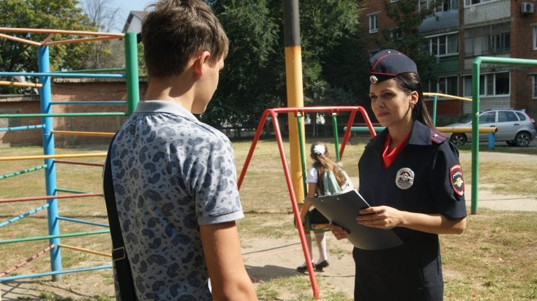 Полиция задержала подростков, вымогающих деньги около краснодарского ТРЦ «Галерея»