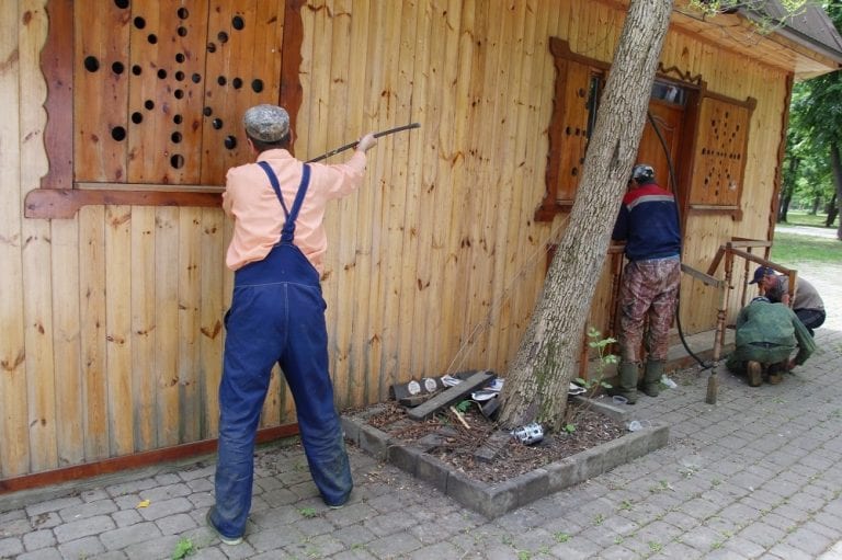 В районе Чистяковской рощи сносят кафе и станцию техобслуживания