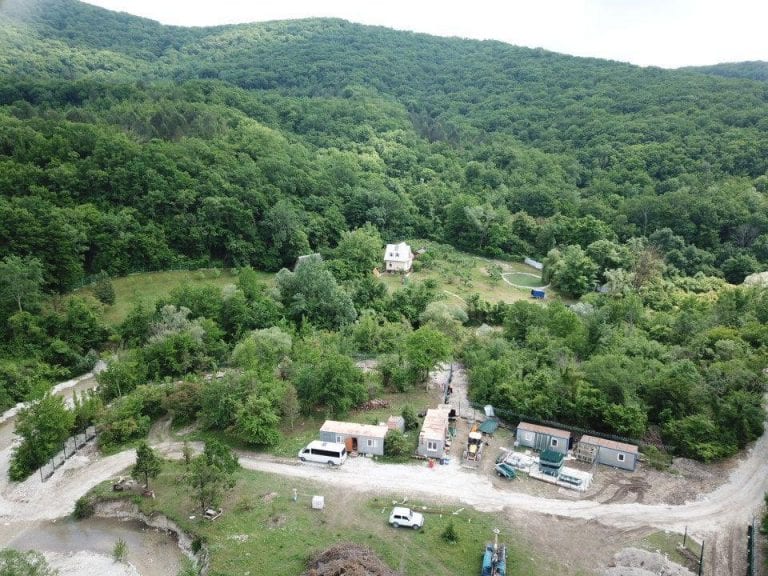 Чиновники предложили отнимать частные земли за мусор и сорняки