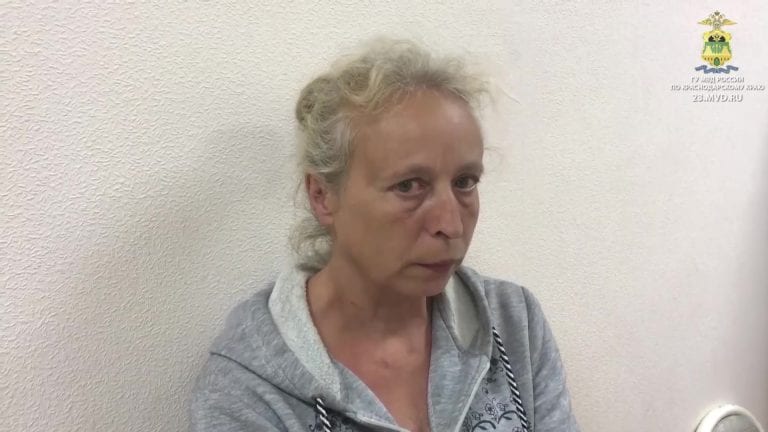 В Новороссийске женщина ограбила пенсионерку, брызнув ей в лицо из баллончика