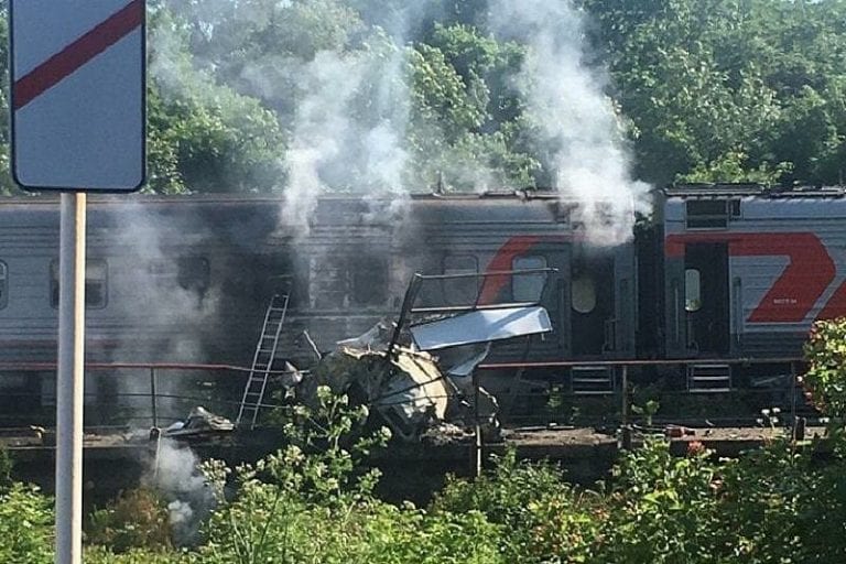 На выходных под Краснодаром поезд столкнулся с грузовиком