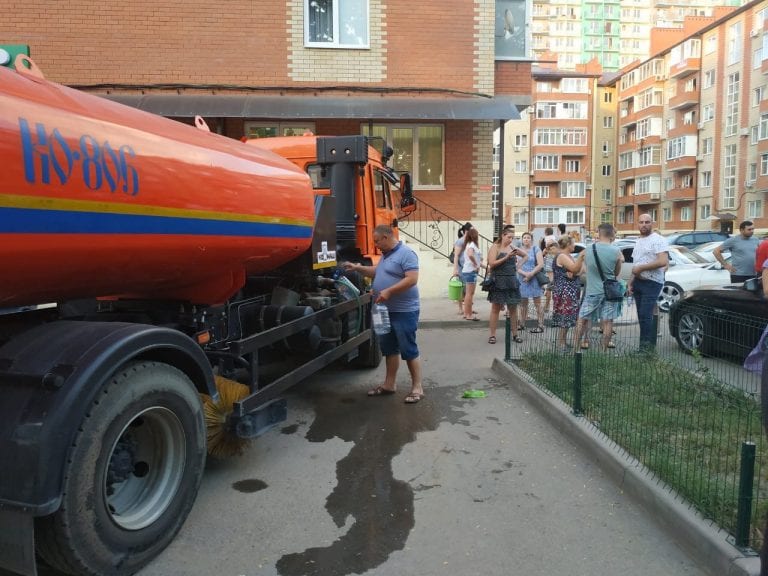 В краснодарском поселке жители массово отравились водой из-под крана