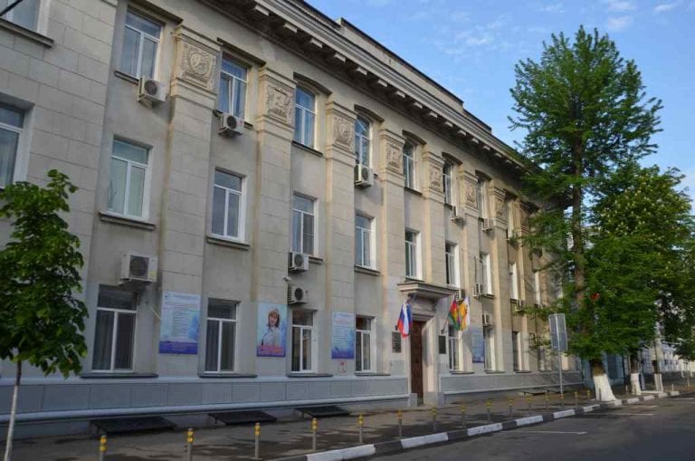 Краснодарский институт сестринского образования продолжил набирать абитуриентов, несмотря на отсутствие аккредитации и статус ликвидации