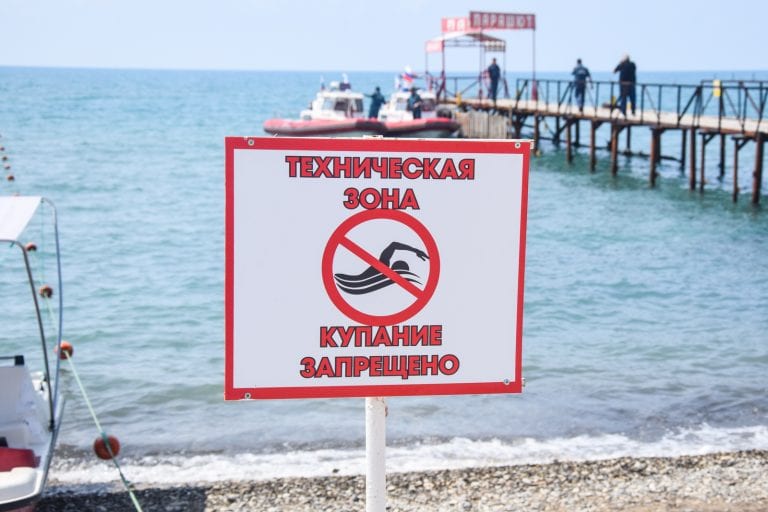 Купаться запрещено: в Сочи 14 пляжей не прошли проверку на безопасность