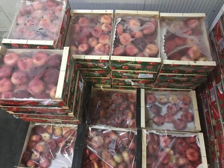 В Краснодаре уничтожили почти две тонны санкционных персиков