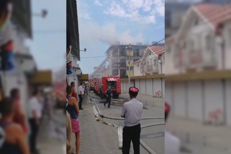 В Анапе загорелась трехэтажная гостиница