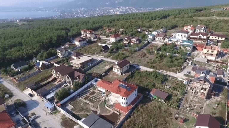 Минприроды хочет снести единственную дорогу к дачному поселку под Геленджиком, которую жители отремонтировали за свой счет