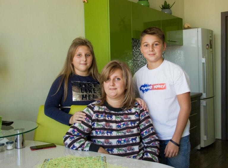 «Прекратить всё это муссировать и успокоиться». Мать сбитой депутатом девочки заявила об отсутствии претензий к виновнику ДТП