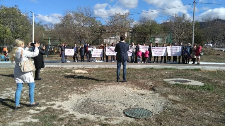 В селе Гайдук под Новороссийском прошел пикет против строительства завода