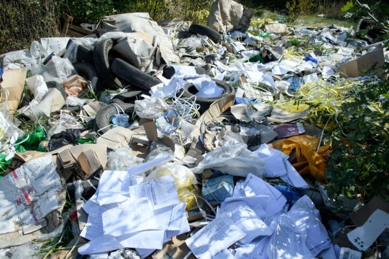 Гора мусора завалила полдороги в посёлке под Краснодаром