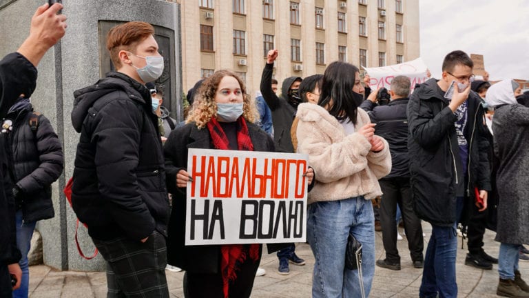 Жительницу Сочи, задержанную во время акции в поддержку Навального, шесть часов держали в полиции с собакой