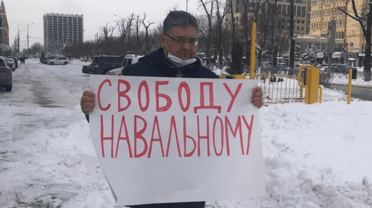 Полицейские провели обыск у краснодарского активиста Виталия Молоданова