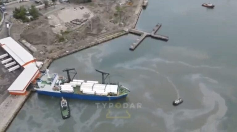 В море около Туапсе зафиксировали разлив нефти
