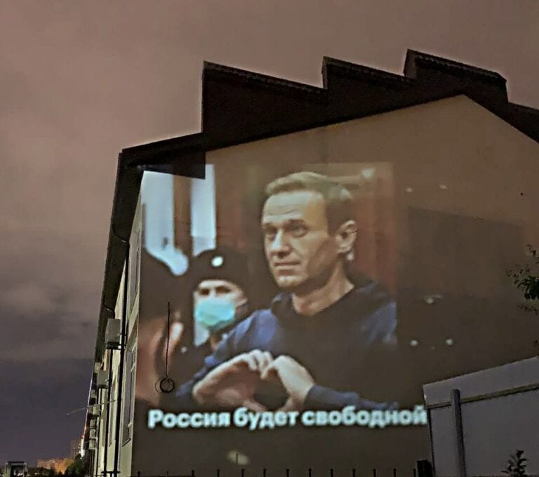 В Краснодаре прошла акция ко дню рождения Алексея Навального