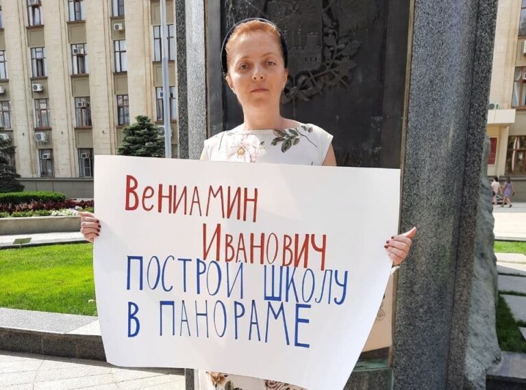 Суд в Москве продлил арест банковских счетов краснодарской активистки и её матери по делу ФБК*