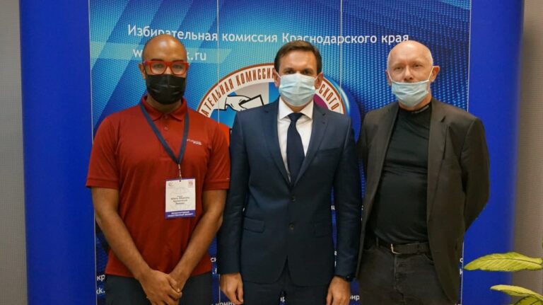 Крайизбирком и местные СМИ рассказали о «международных делегатах», которые похвалили организацию выборов. Это вообще непонятно кто