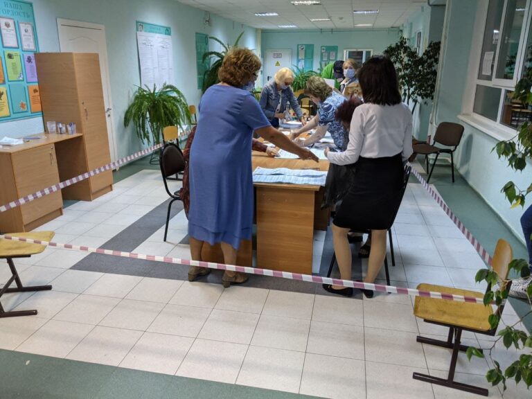 На участках Краснодара комиссии огораживаются от наблюдателей