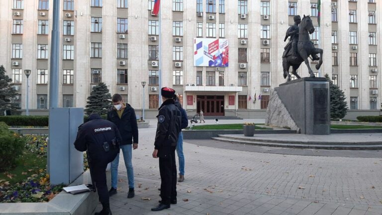 В Краснодаре активист вышел на пикет против повышения цен