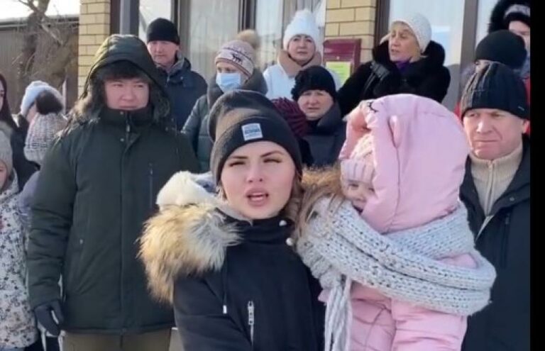 Жители Знаменского пожаловались на регулярное отключение электричества